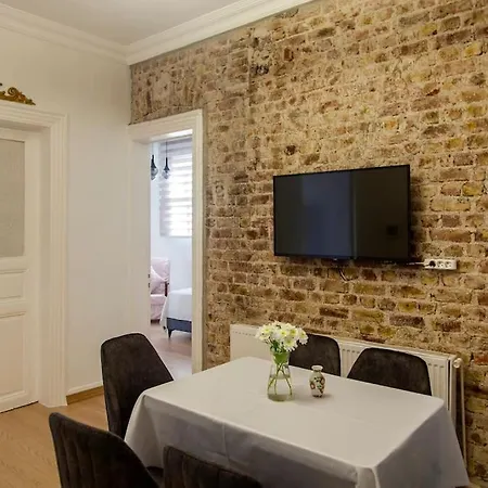 5+1 Entire Pleace At The Center Of The City! Apartamento Estambul